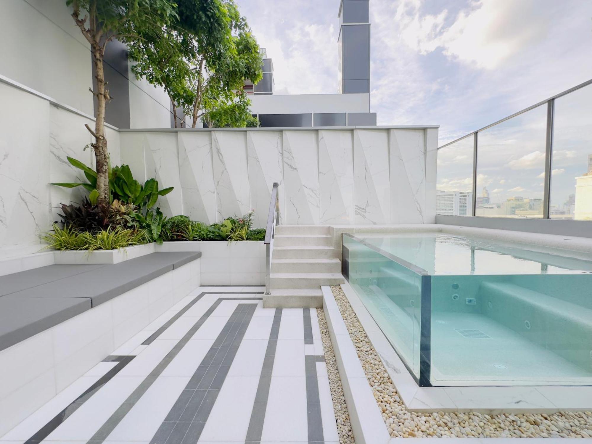 Silq Hotel & Residence Bangkok Room photo Rooftop pool at the hotel