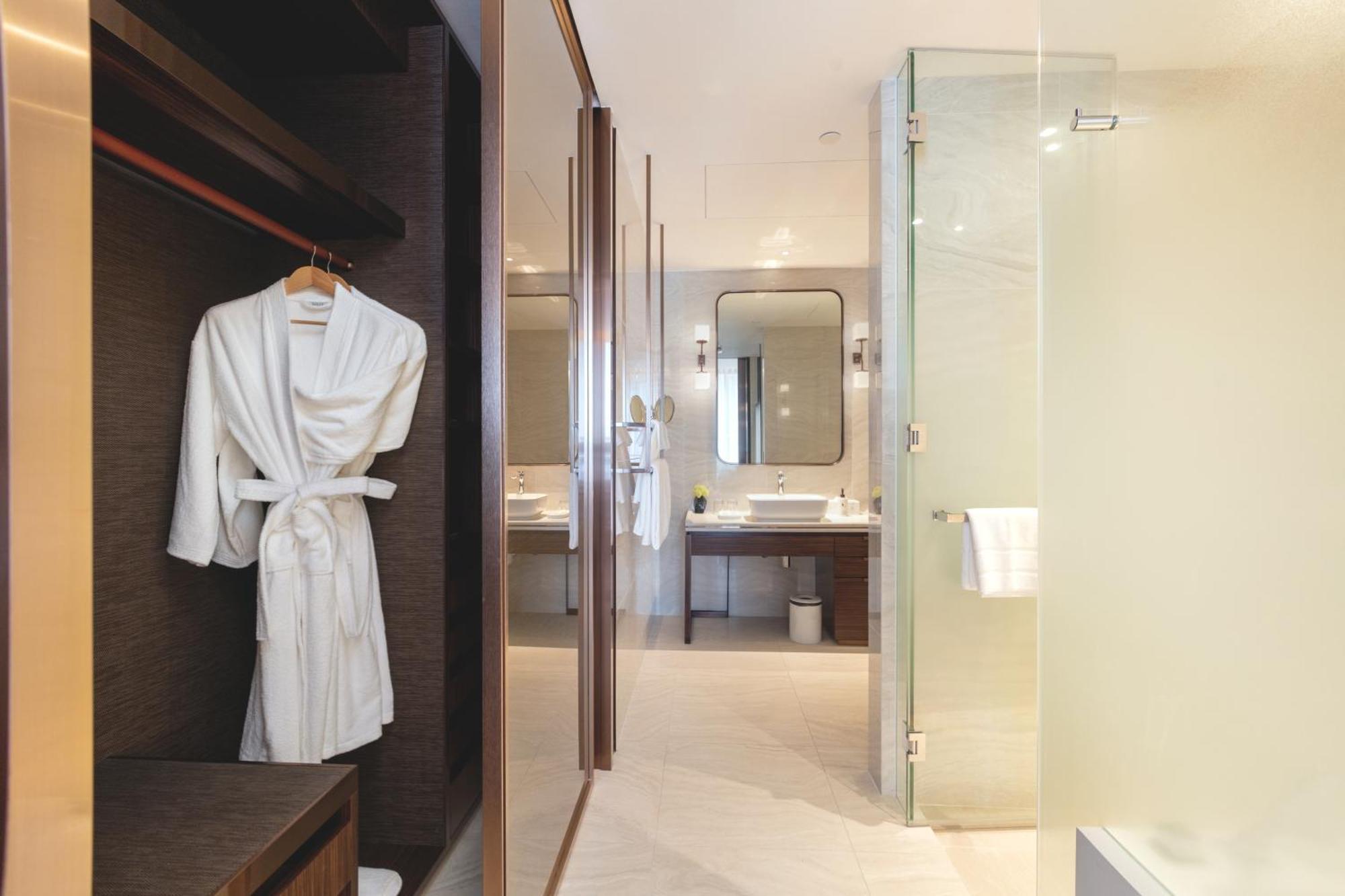 Silq Hotel & Residence Bangkok Room photo A bathrobe hanging on a hanger