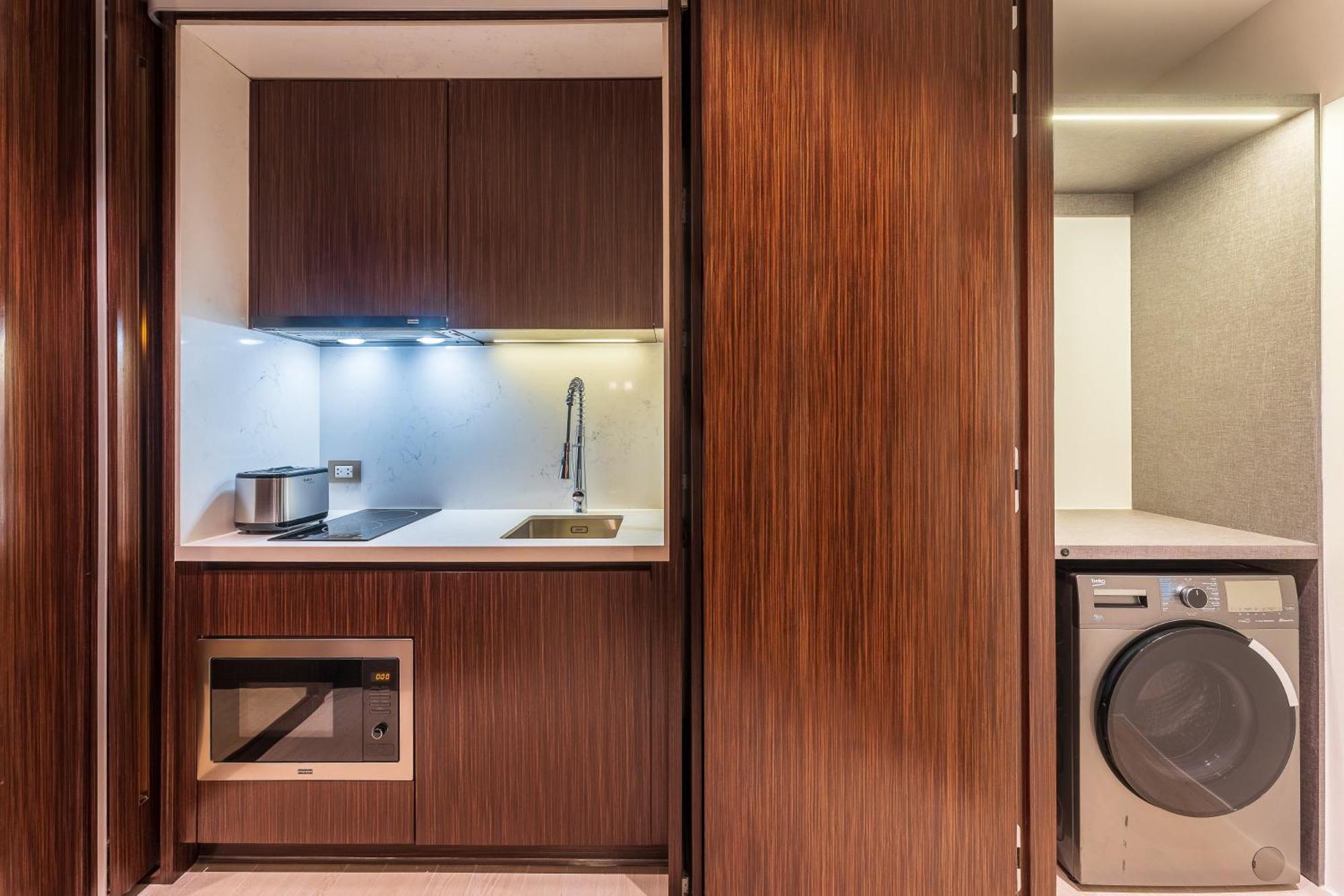 Silq Hotel & Residence Bangkok Room photo A kitchen in a serviced apartment